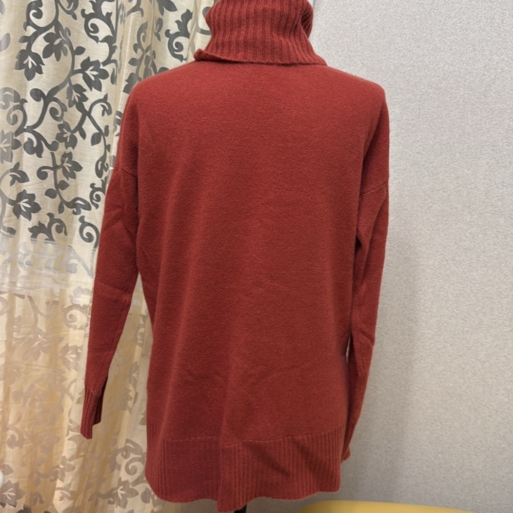 Tops - Picture 2 of 5